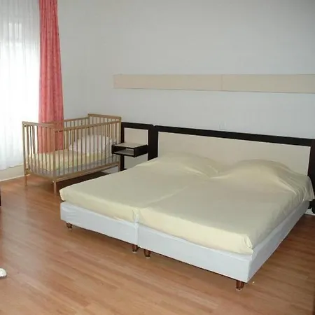 Le Petit Trianon Hotel 2*